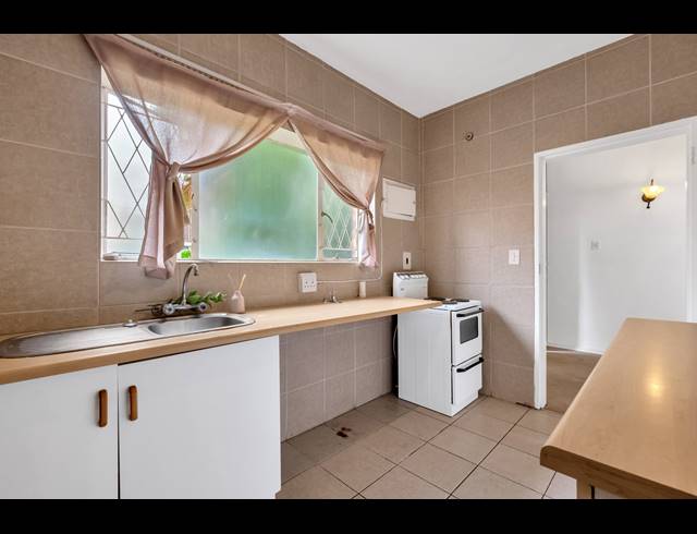 1.5 BEDROOM APARTMENT FOR SALE IN SANDOWN